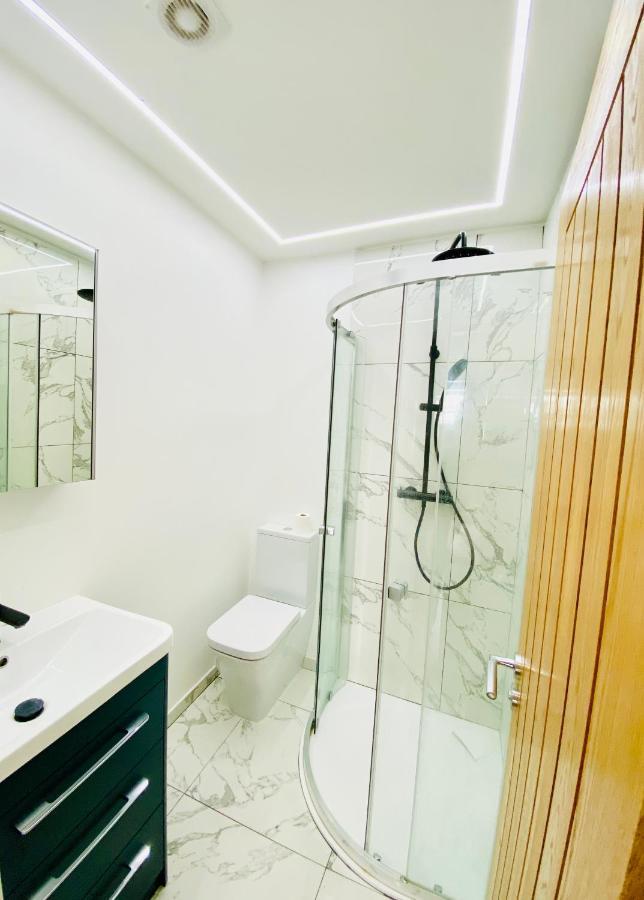 קינגסטון אפון תמז New Studio Flat Overlooking City Centre מראה חיצוני תמונה